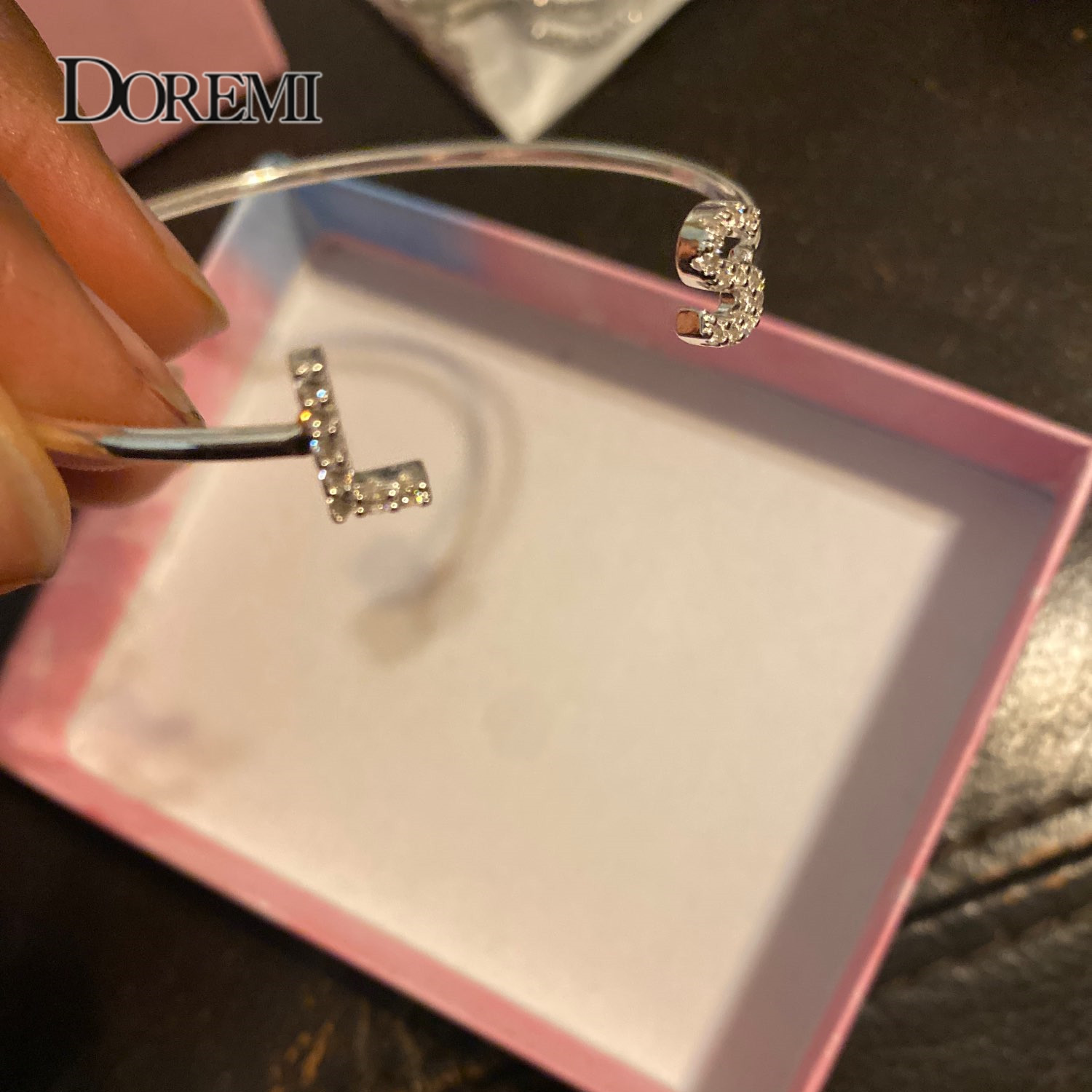 DOREMI Custom Letter Bracelet  – Cuff Bangle Bracelet recenzja i cena